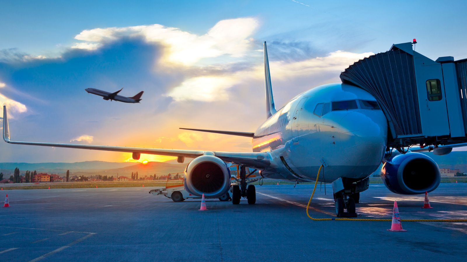 Na tivatskom aerodromu u julu za trećinu manje putnika nego lani